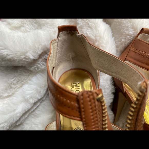 Michael Kors Berkley Leather T-Strap Heels 7.5 EUC - Picture 10 of 10